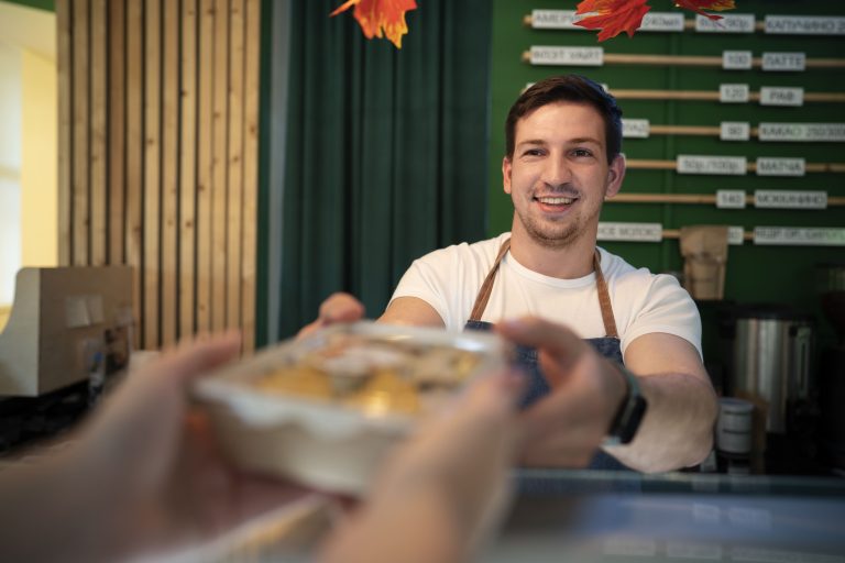 dia-do-cliente-no-restaurante_min